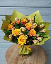 Букет цветов из:  Альстромерии и Розы в Малиновом озере