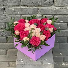 Цветочная композиция из Розы в коробке в Малиновом озере