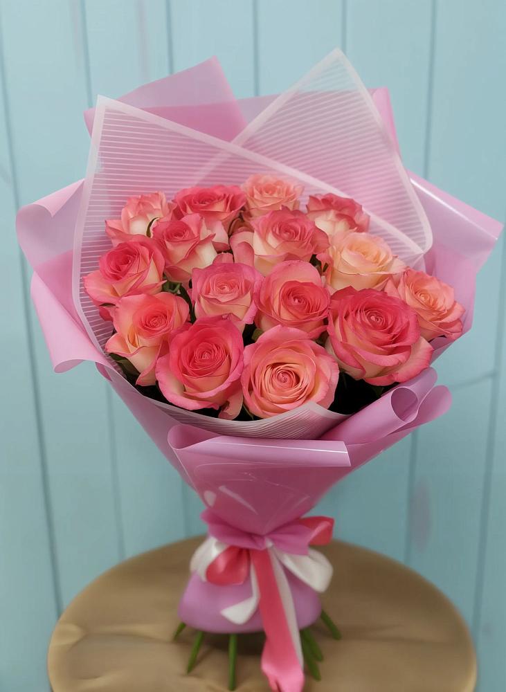 Букет 15 Розовых роз Равель в Малиновом озере