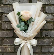 Букет цветов из:  Розы в Малиновом озере