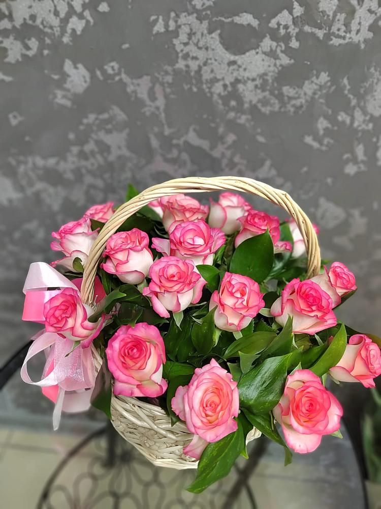 Цветочная композиция из Розы в корзине в Малиновом озере
