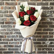 Букет цветов из:  Розы в Малиновом озере