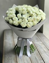 Букет 35 Белых роз в Малиновом озере