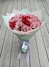 Букет цветов из:  Альстромерии #REPLACE_PRED# Малиновом озере