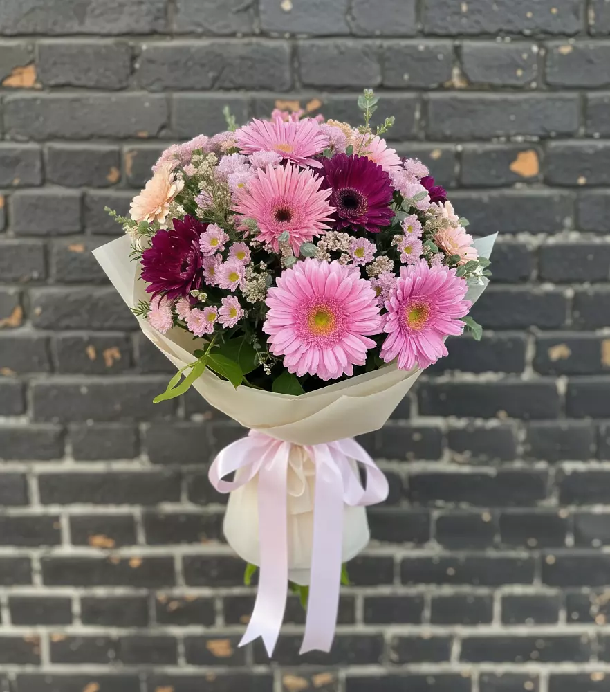 Букет цветов из: Герберы и Хризантемы в Малиновом озере