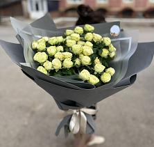 Букет Белые кустовые розы Солинеро в Малиновом озере