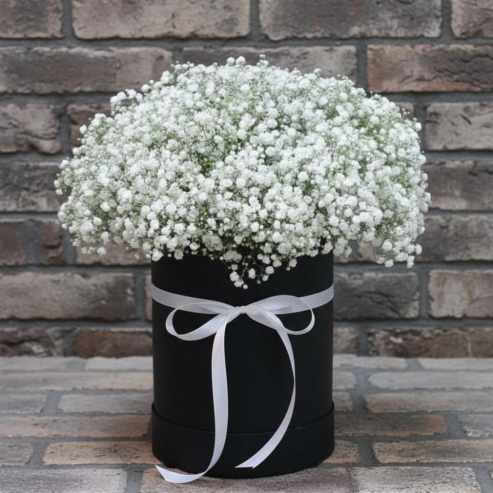 Цветочная композиция из Гипсофила в шляпной коробке в Малиновом озере