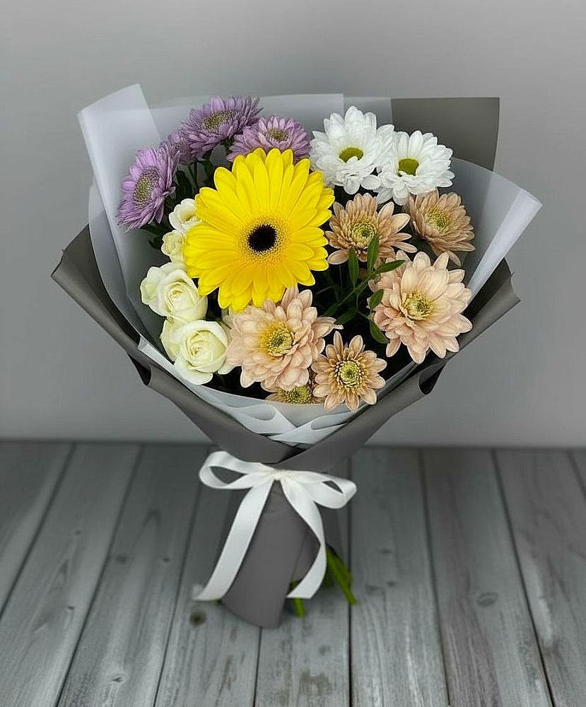 Букет цветов из: Розы, Герберы и Хризантемы в Малиновом озере
