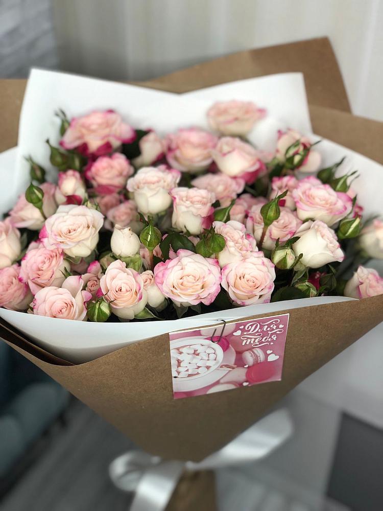 Букет цветов из: Розы в Малиновом озере