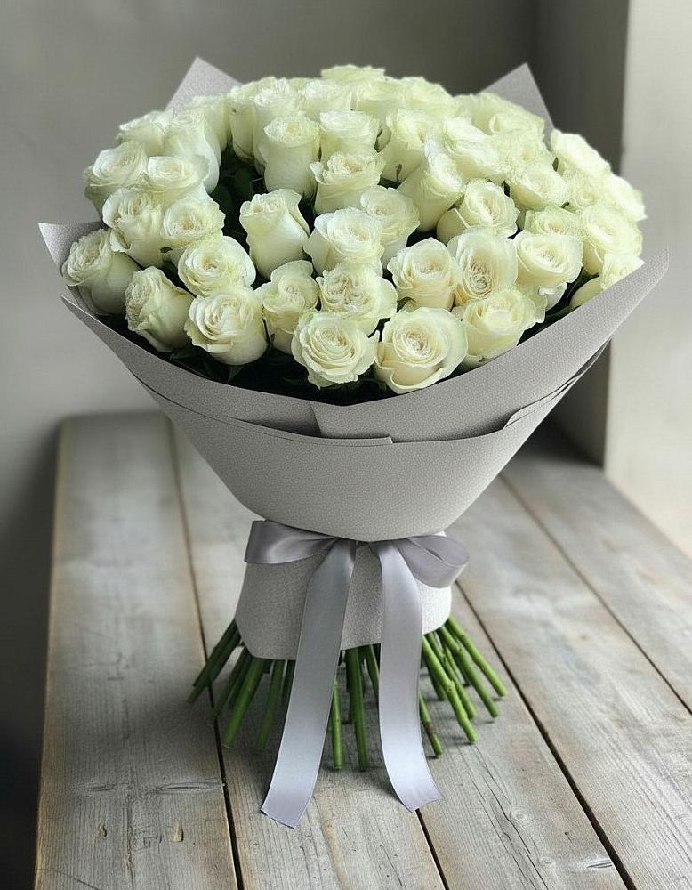 Букет 35 Белых роз в Малиновом озере