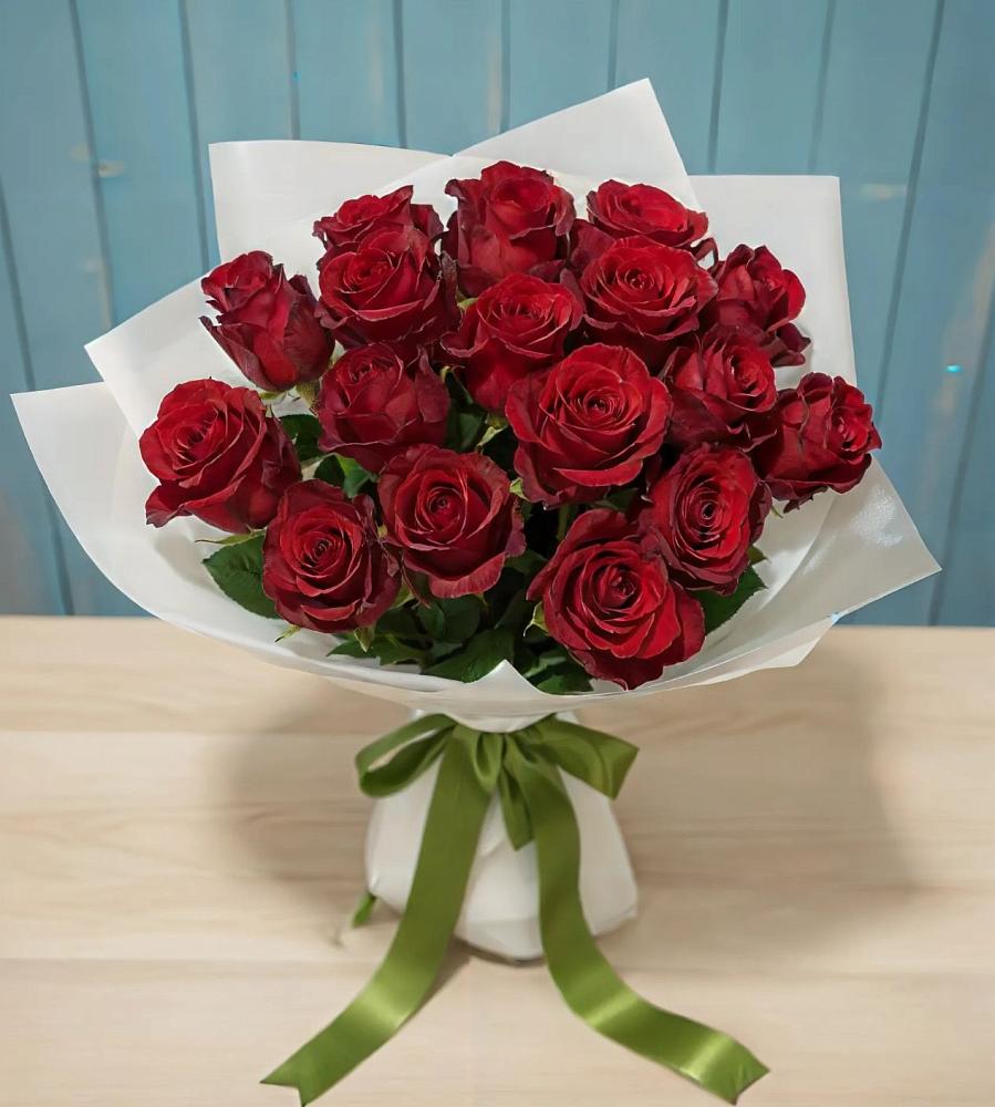 Букет Красные розы в Малиновом озере