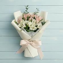 Букет цветов из:  Альстромерии #REPLACE_PRED# Малиновом озере