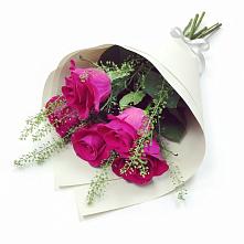 Букет цветов из:  Розы в Малиновом озере
