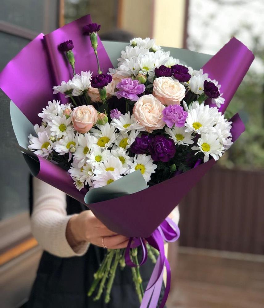 Букет цветов из: Хризантемы, Гвоздики и Розы в Малиновом озере