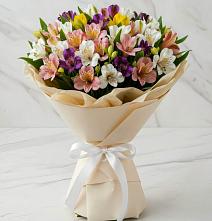 Букет цветов из:  Альстромерии #REPLACE_PRED# Малиновом озере
