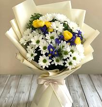 Букет цветов из:  Ирисы, Хризантемы и Розы #REPLACE_PRED# Малиновом озере