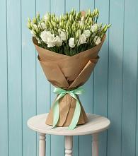 Букет цветов из:  Лизиантусы в Малиновом озере