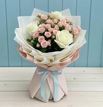 Букет цветов из:  Розы в Малиновом озере