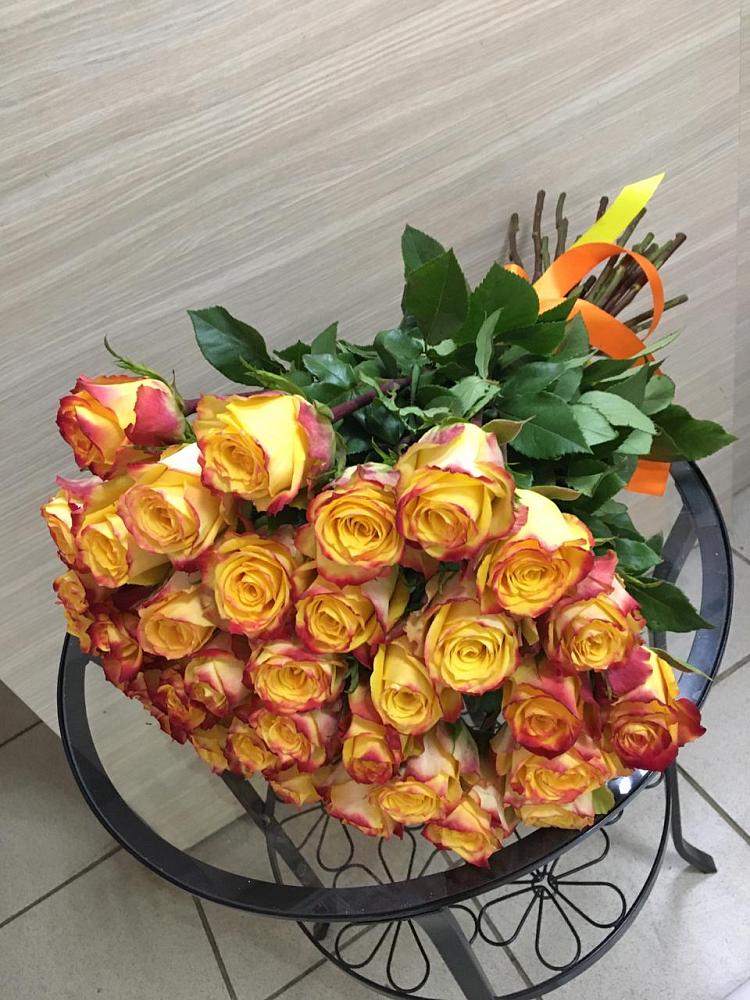 Букет Желтые розы в Малиновом озере