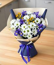 Букет цветов из:  Розы, Ирисы и Хризантемы в Малиновом озере