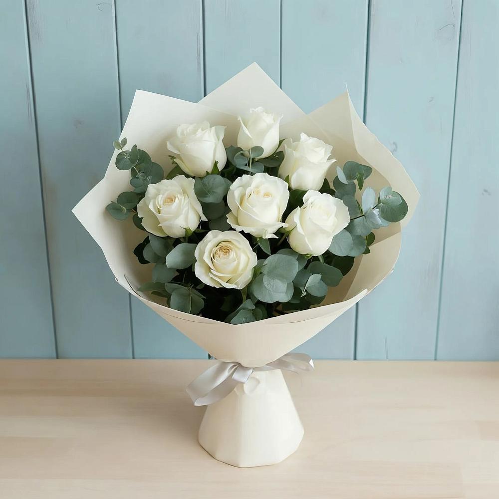 Букет Белые розы в Эвкалипте в Малиновом озере