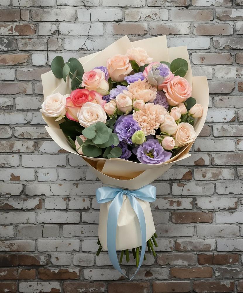 Букет цветов из: Розы, Лизиантусы и Гвоздики в Малиновом озере