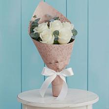 Букет цветов из:  Розы в Малиновом озере