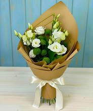 Букет цветов из:  Хризантемы и Лизиантусы в Малиновом озере