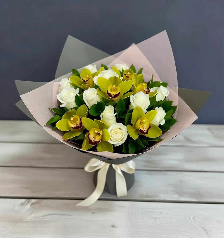 Букет цветов из: Орхидеи и Розы в Малиновом озере