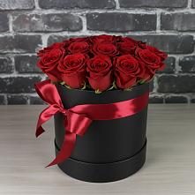 Цветочная композиция из Розы в шляпной коробке в Малиновом озере