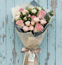 Букет цветов из:  Розы в Малиновом озере