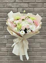 Букет цветов из:  Гвоздики, Розы, Лизиантусы и Хризантемы #REPLACE_PRED# Малиновом озере