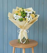 Букет цветов из:  Хризантемы и Розы в Малиновом озере