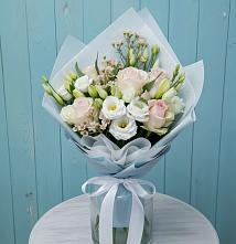 Букет цветов из:  Розы и Лизиантусы в Малиновом озере