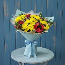 Букет цветов из:  Альстромерии и Хризантемы в Малиновом озере