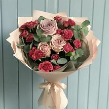 Букет цветов из:  Гвоздики и Розы в Малиновом озере