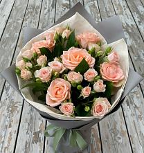 Букет цветов из:  Розы в Малиновом озере
