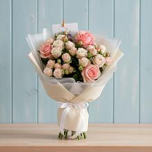 Букет цветов из:  Розы в Малиновом озере