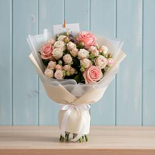Букет цветов из:  Розы в Малиновом озере