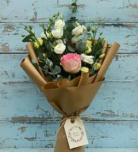 Букет цветов из:  Розы и Лизиантусы #REPLACE_PRED# Малиновом озере