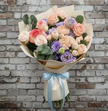 Букет цветов из:  Розы, Лизиантусы и Гвоздики в Малиновом озере