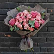 Букет цветов из:  Розы в Малиновом озере