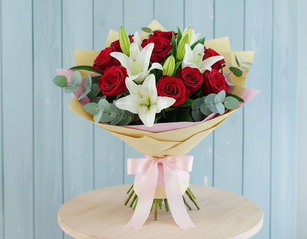 Букет цветов из: Лилии и Розы в Малиновом озере